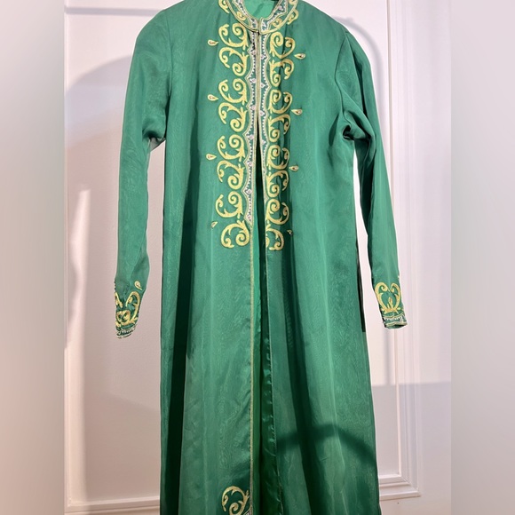 TRADITIONAL  // size small💚 - Picture 1 of 9